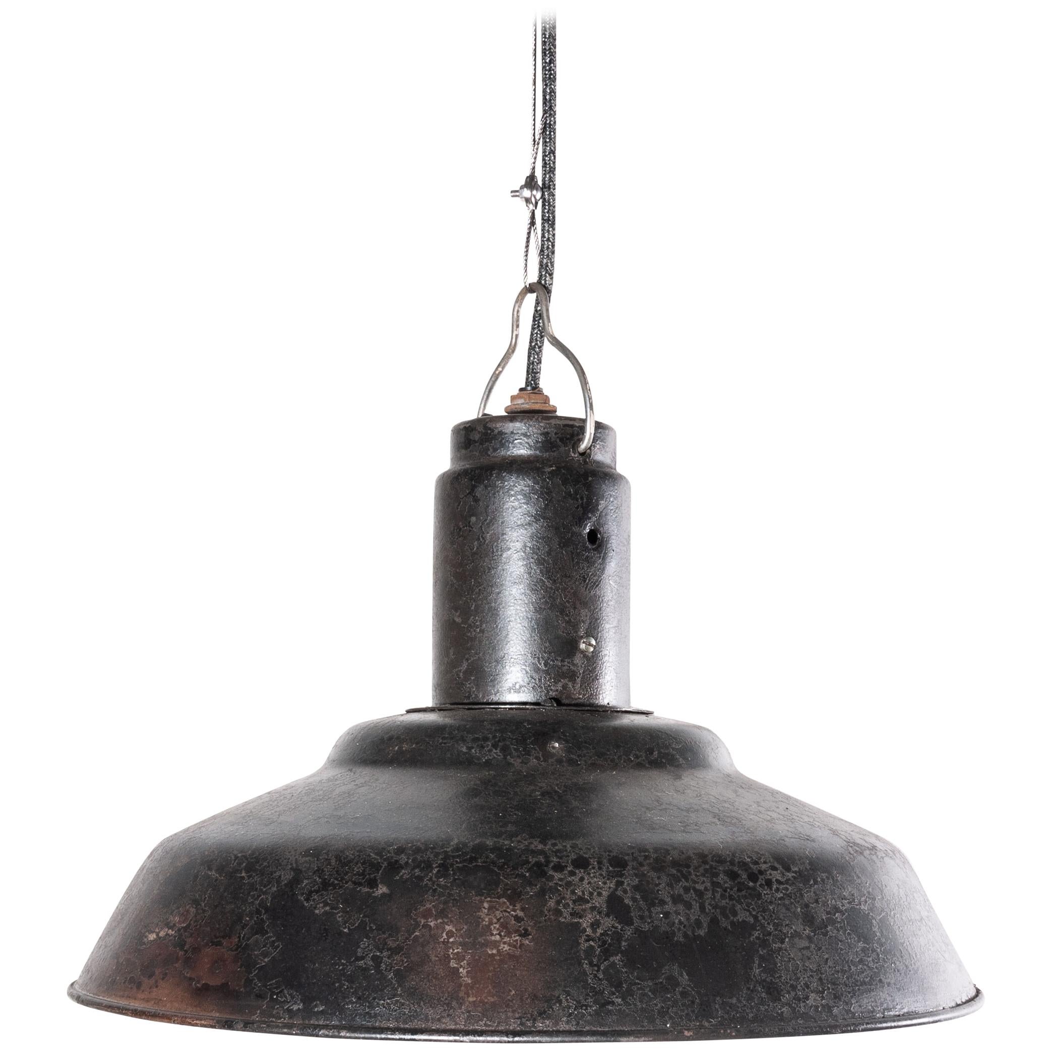 1960s Industrial Weathered Ceiling Pendant Lamp, Light Shades, Steel