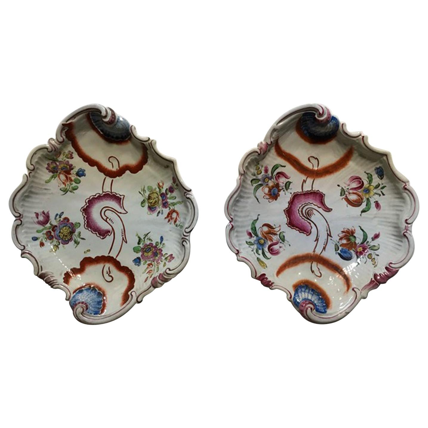 Paire de bols en porcelaine décorés de tulipes roses de Richard Ginori, Italie, 1750