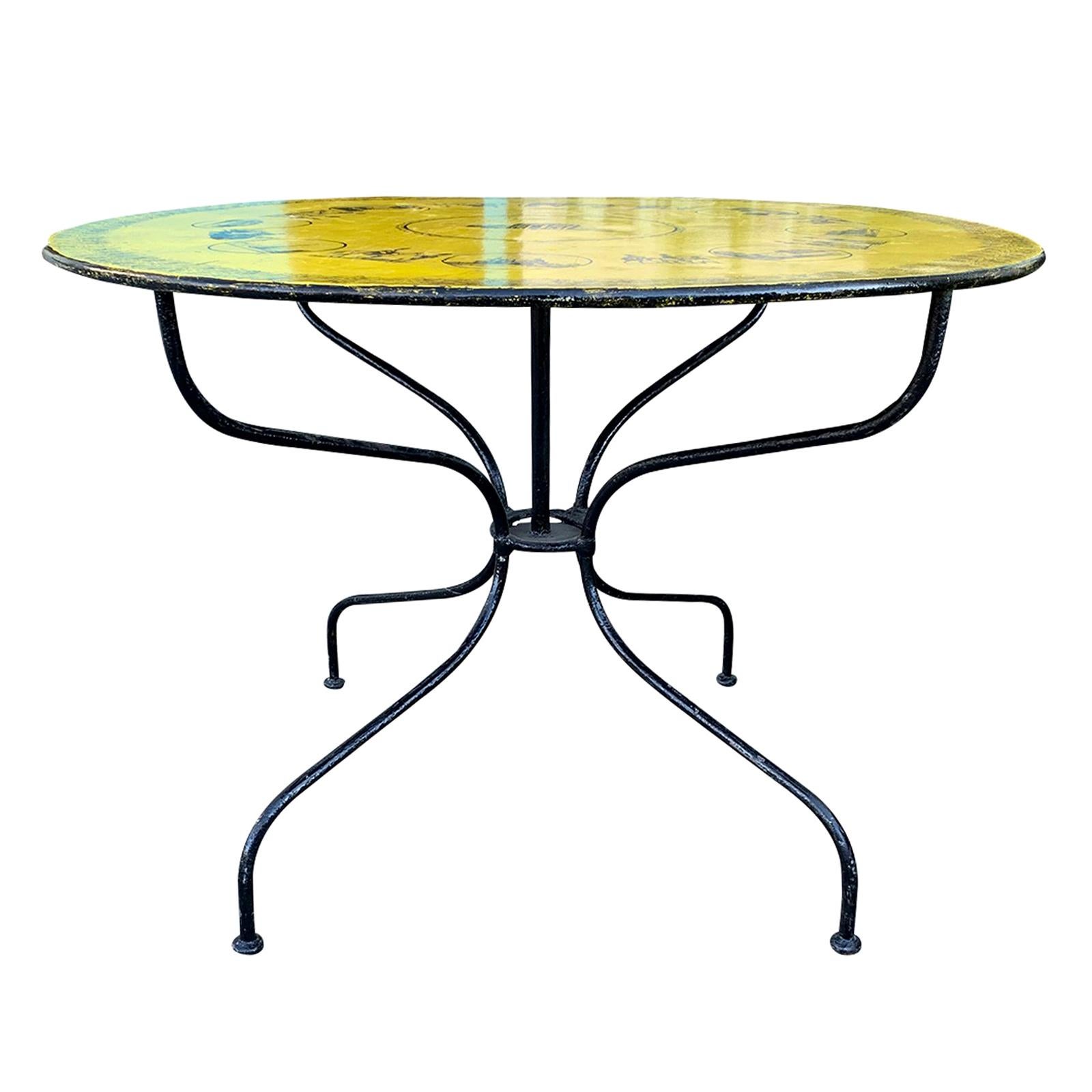 Mid-20th Century Italian Neoclassical Style Round Tole Table im Angebot