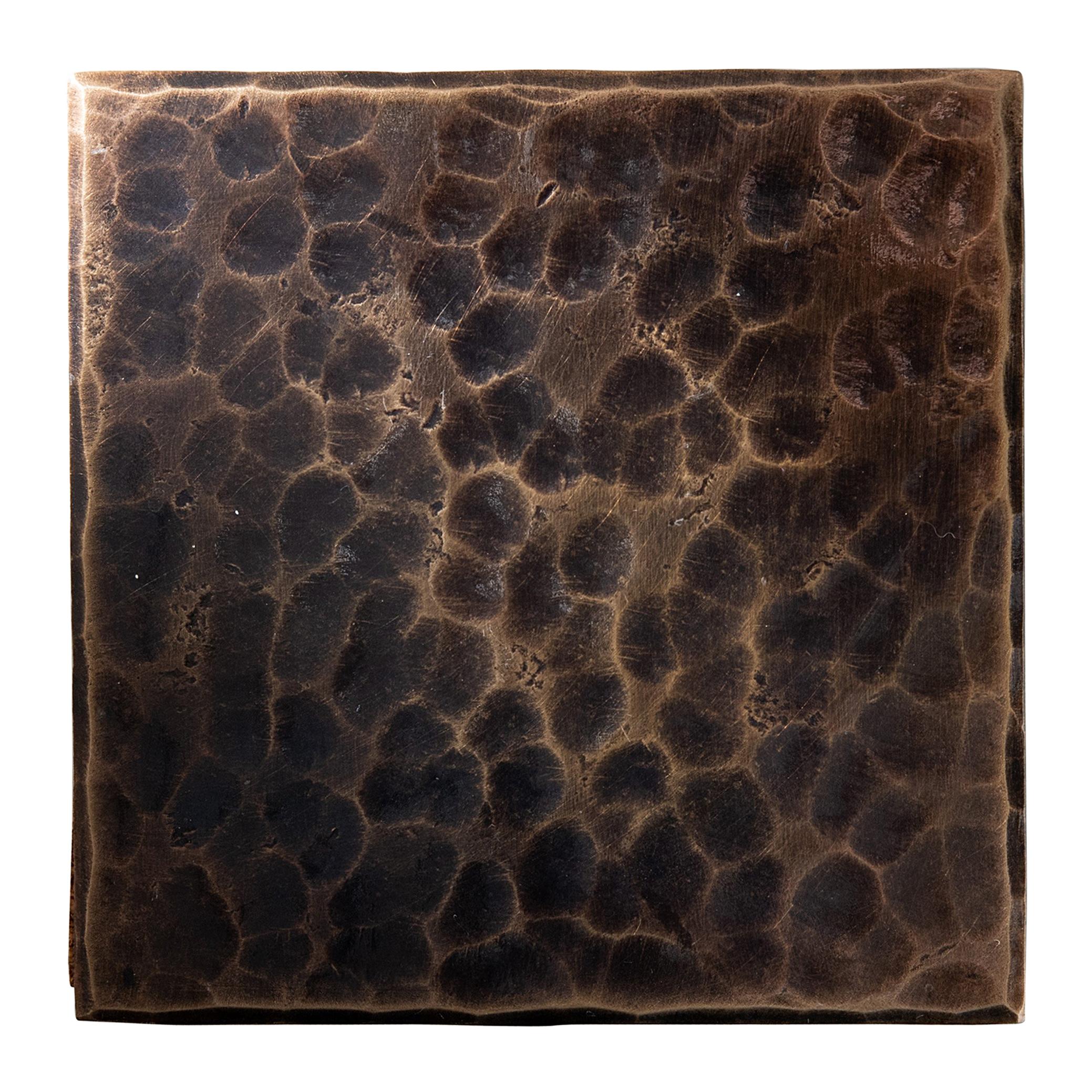 Geschmiedeter quadratischer Untersetzer aus Bronze mit dekorativer, pflanzlich geformter Oberfläche