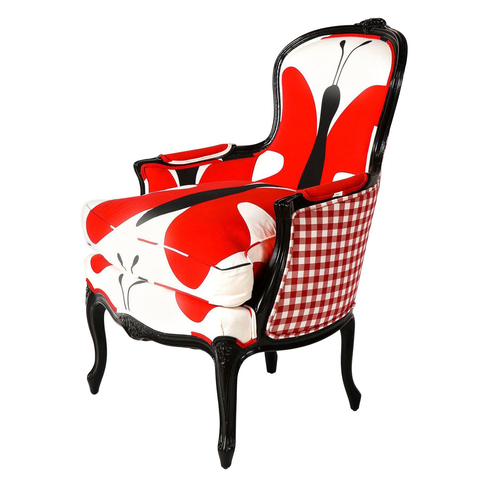 Bergère Stuhl mit schwarz lackiertem Holz, rot/weiß und schwarz bedruckten Stoffen im Angebot