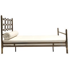 Mid-Century Modern Betten und Bettgestelle