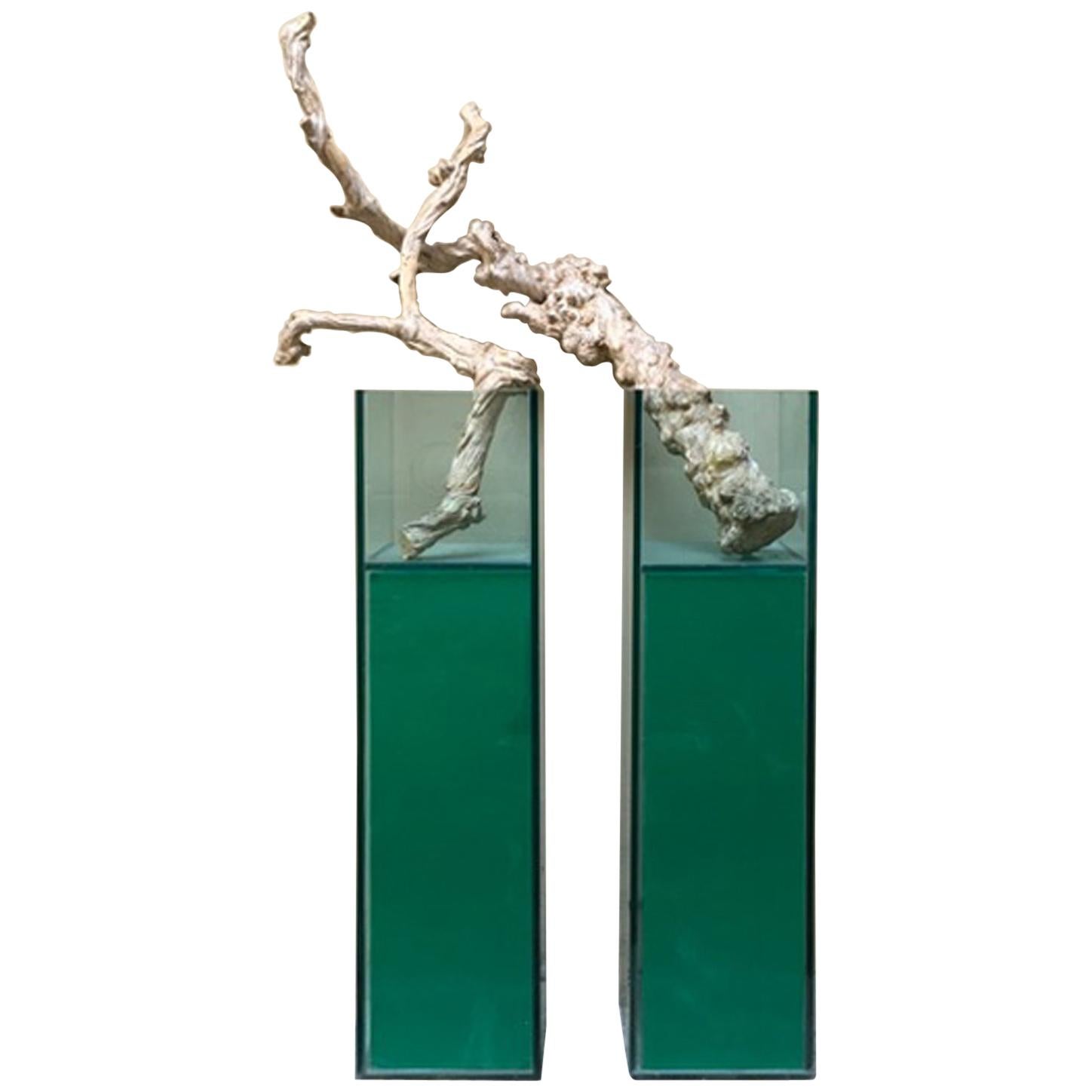 Paire de piédestaux en cristal vert éclairé et transparent de conception italienne avec vases à l'intérieur en vente