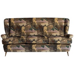 Modernes Sofa mit hoher Rückenlehne