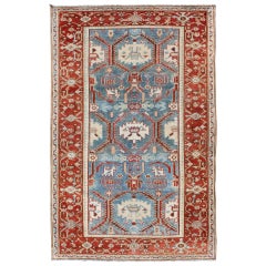 Tapis persan ancien Malayer rouge, bleu et ivoire avec motif de fleurs