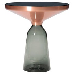 Table d'appoint ClassiCon Bell en cuivre et gris quartz de Sebastian Herkner