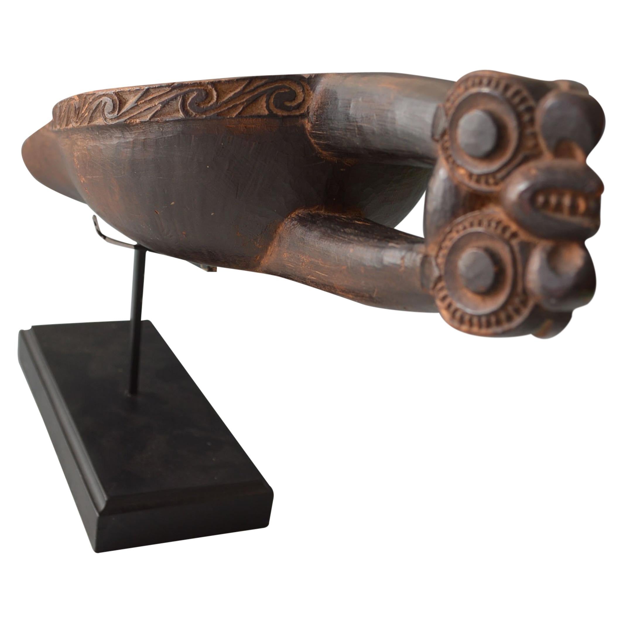 Rare Finely Carved Maori Canoe Bailer Oceanic Polynesian tribal  Art For Sale