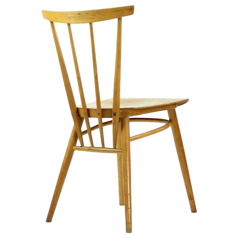Ton Kitchen Chairs in Blond Wood Finish, Czechoslovakia, circa 1960 For Sale
