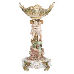 Centre de table antique en porcelaine avec chérubins:: par Meissen