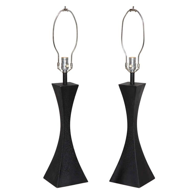 Pair of Mutual Sunset Lamp Co. Double Splayed Black Cast Aluminum Table Lamps For Sale at 1stDibs