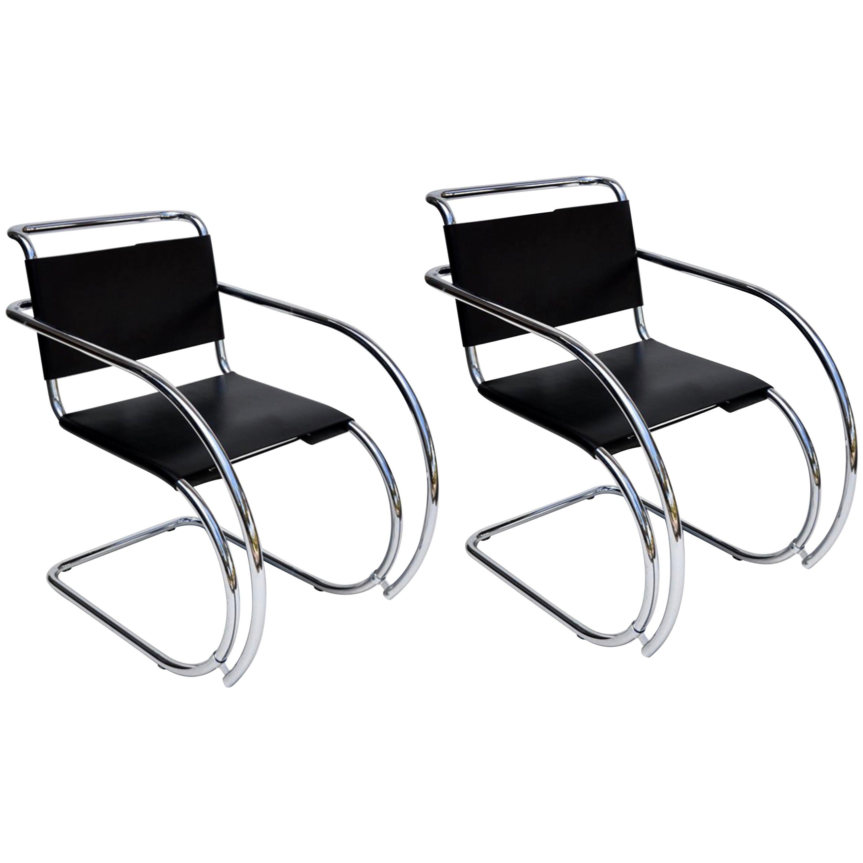 Pair of Mies van der Rohe Mr Lounge Chairs in Black Leather and Chrome For Sale