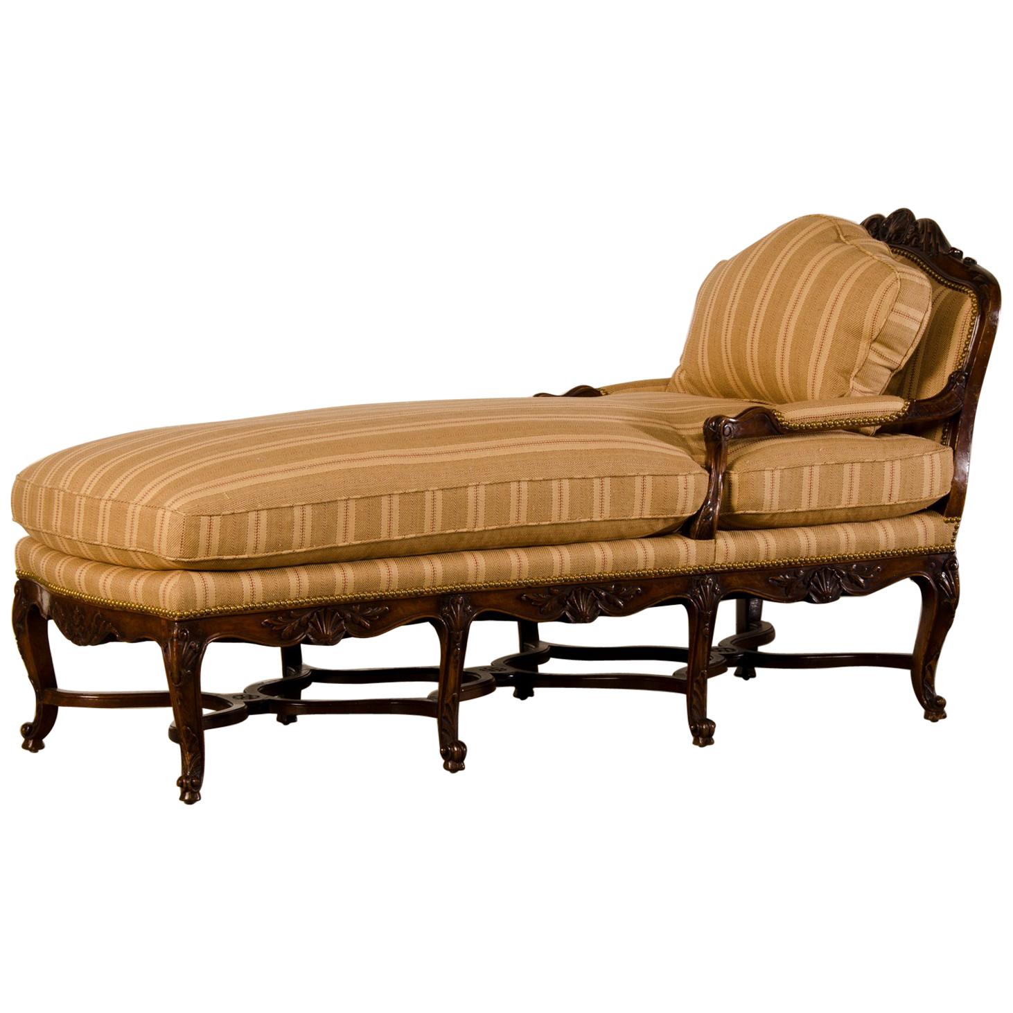 Antique French Régence Period Carved Walnut Chaise Lounge, circa 1720 For Sale