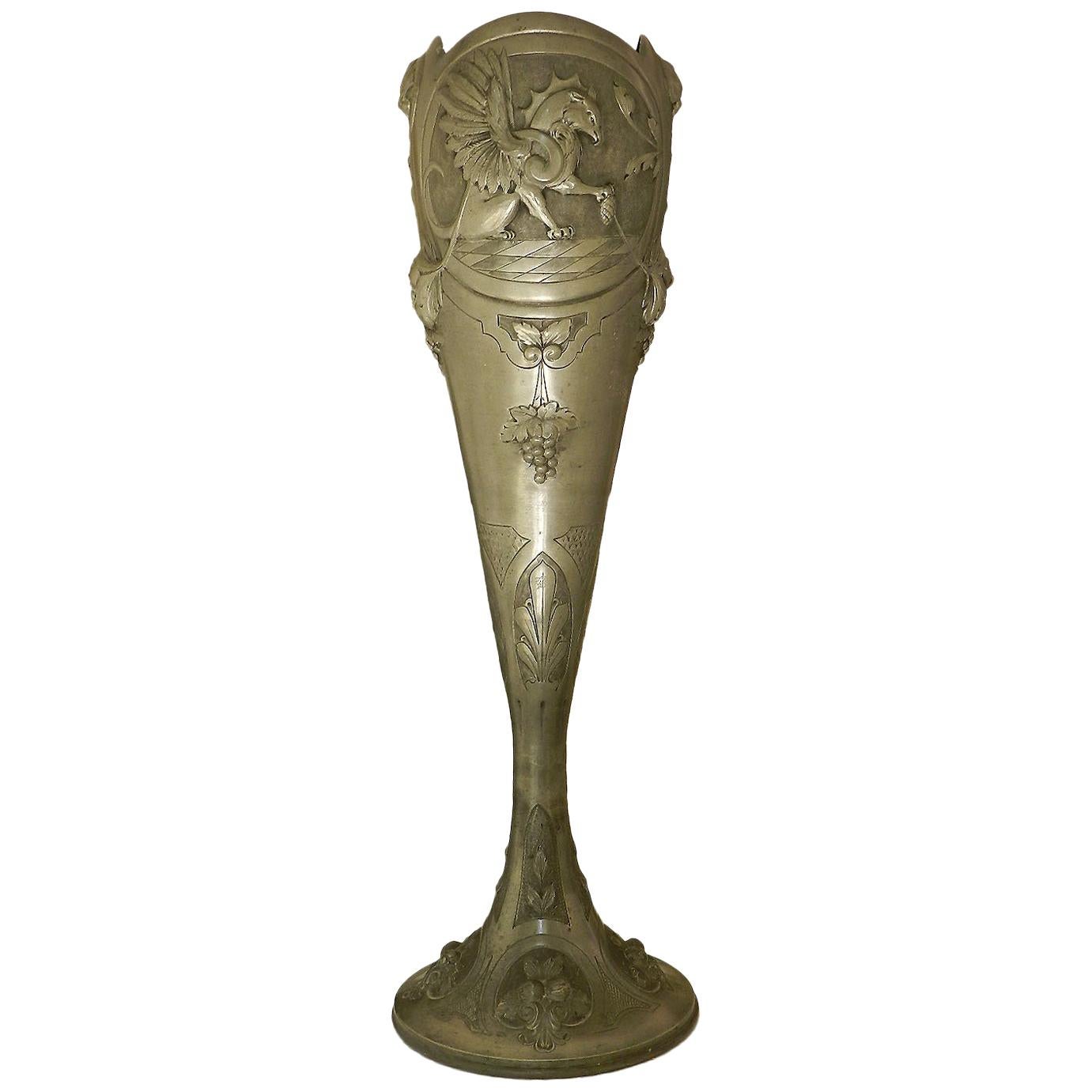 Art Nouveauä-Vase, Zinn, signiert A Villien Monumental Belle Epoque, um 1900