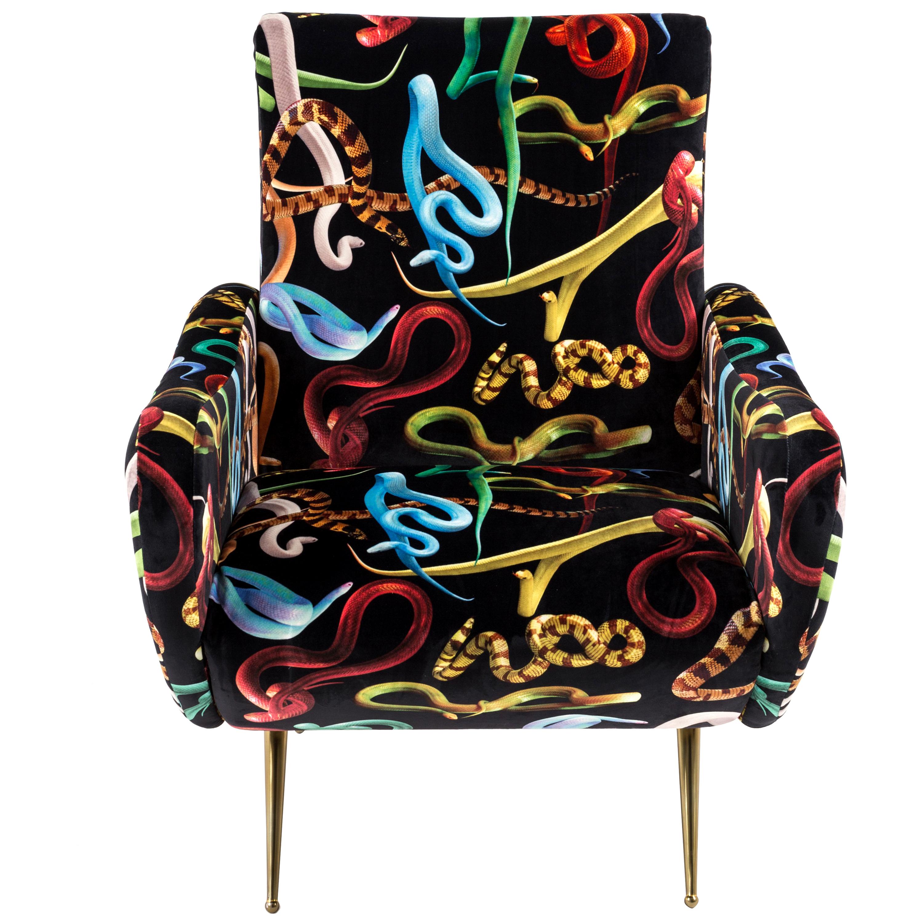 Fauteuil tapissé « serpents » de Seletti par Toiletpaper Magazine