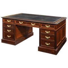 Fine Quality Late Victorian Mahogany Pedestal Desk