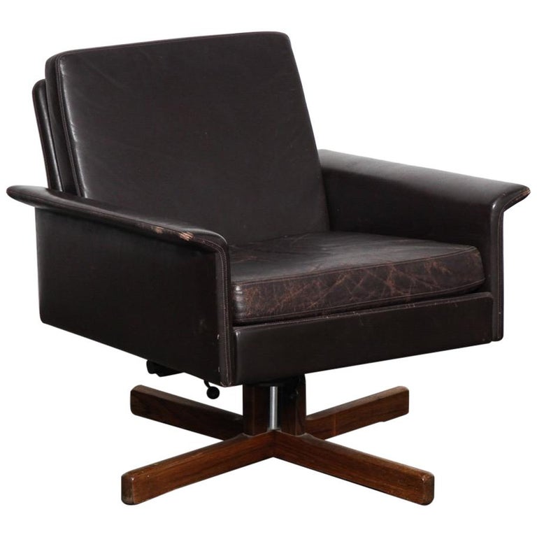 Fredrik Kayser Low Back Swivel Chair in Original Brown Leather, Norway