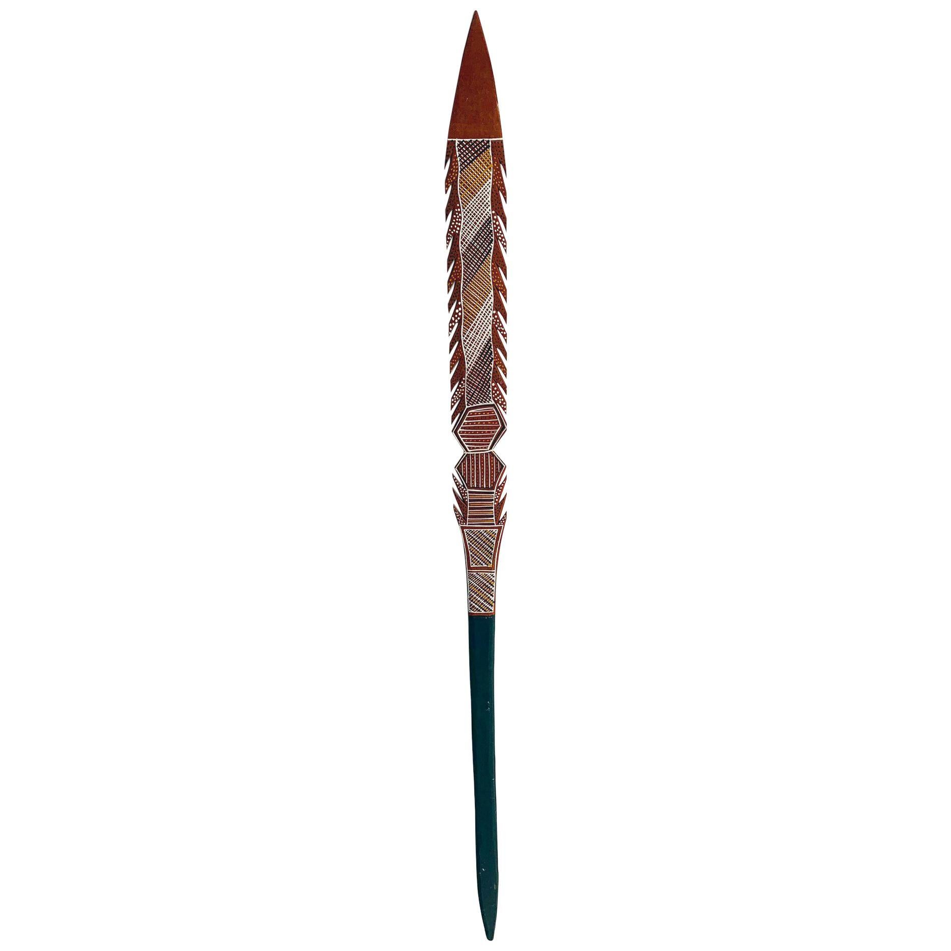 Spear aborigène australienne sculptée et peinte de l'île de Melville en vente
