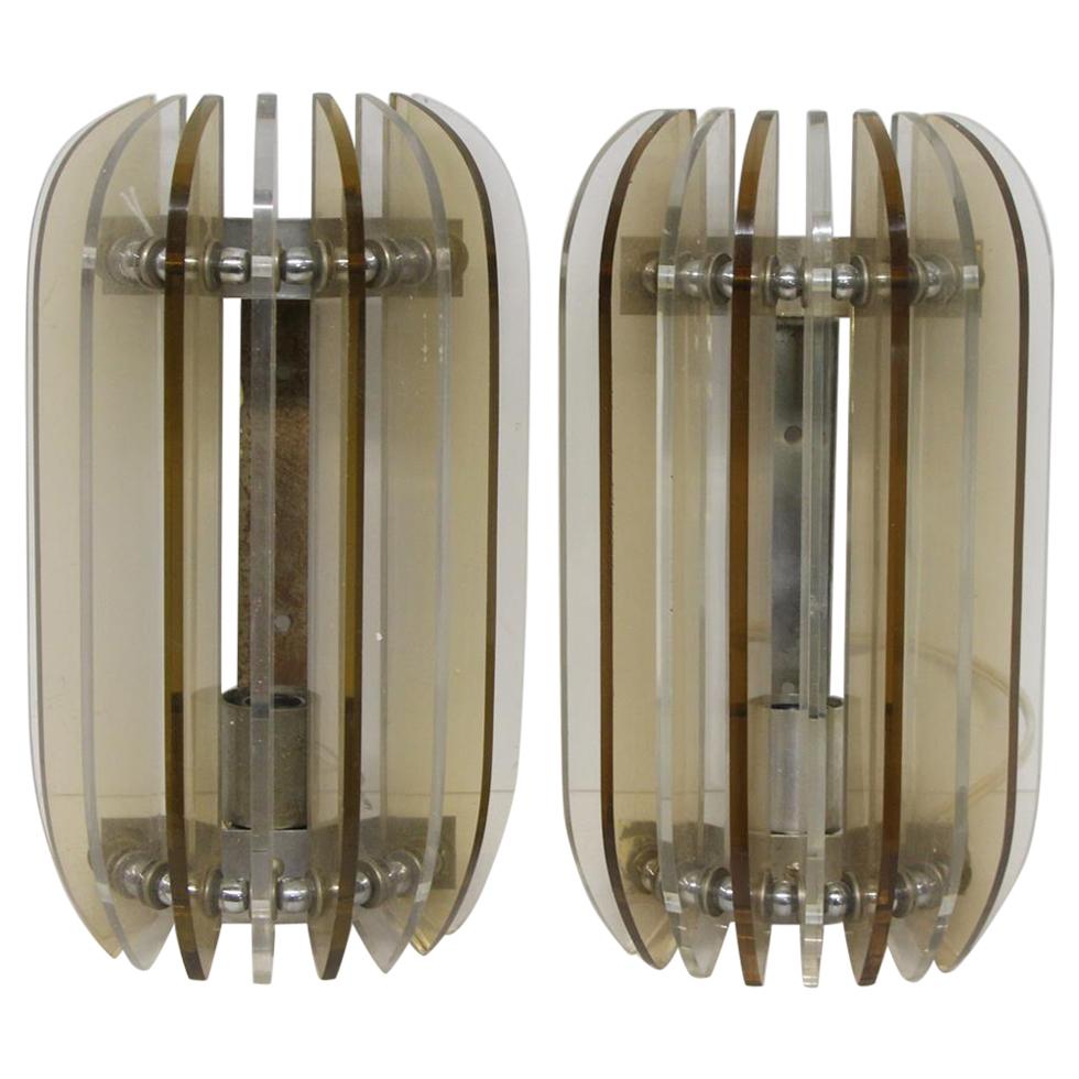 1980s Pair of Italian Mid-Century Modern Lucite Wall Sconces