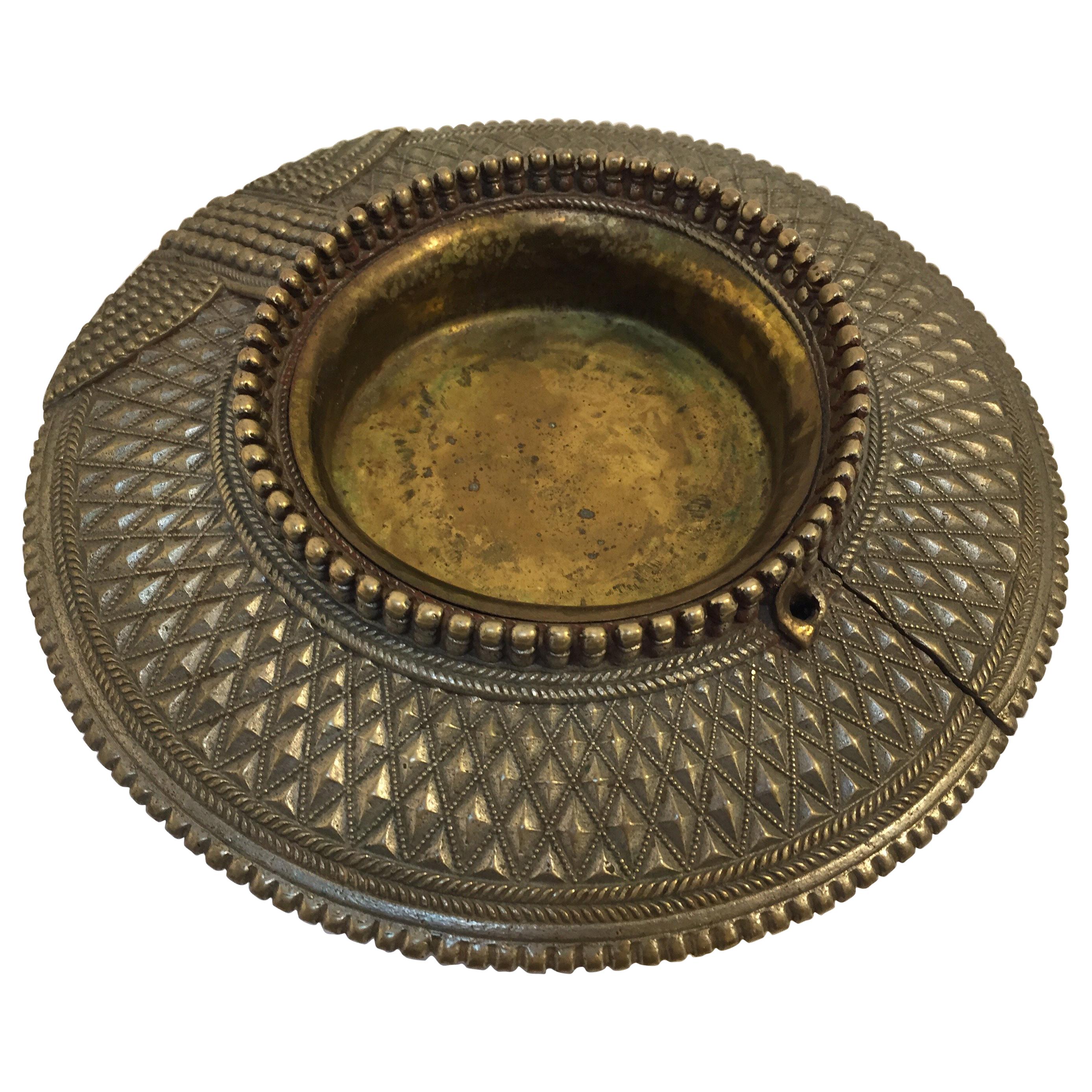 Bracelet traditionnel ancien à chevilles en laiton ethnique d'Inde Vide Poche en vente