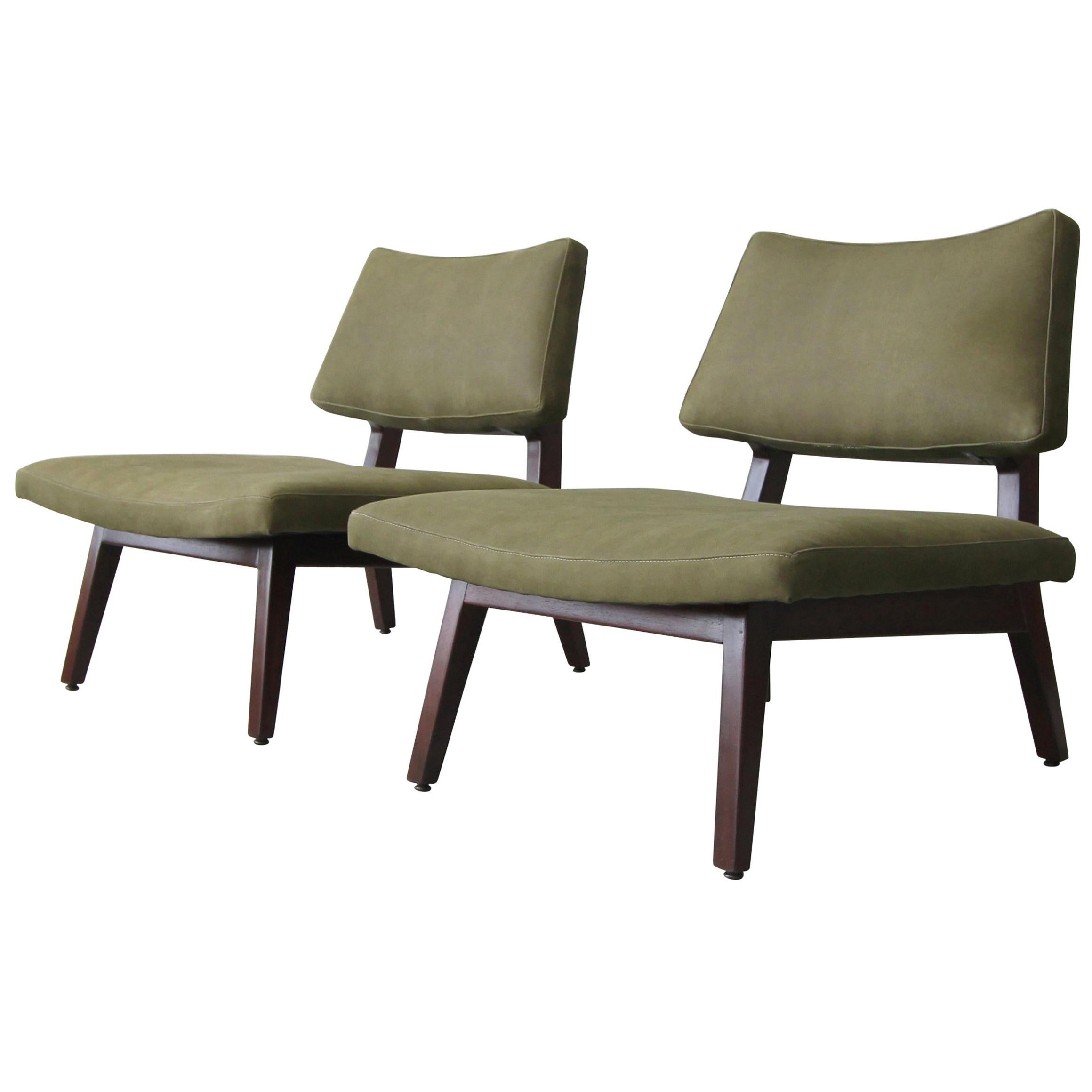 Pair of Midcentury Walnut and Leather Slipper Lounge Chairs by Jens Risom