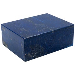 Boîte en lapis-lazuli avec couvercle à charnière