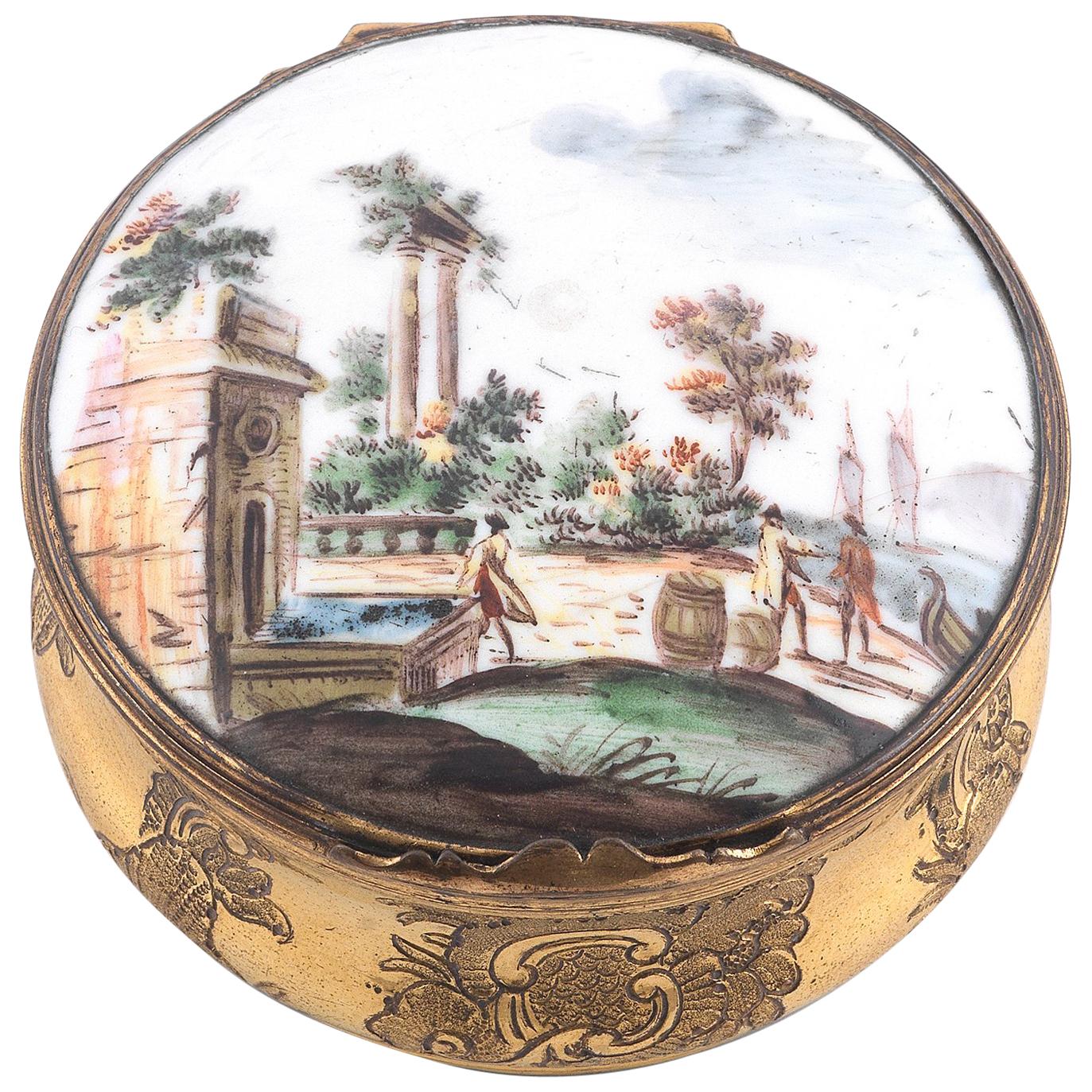 Tabatière de table circulaire en métal émaillé et doré de la fin du XVIIIe siècle en vente