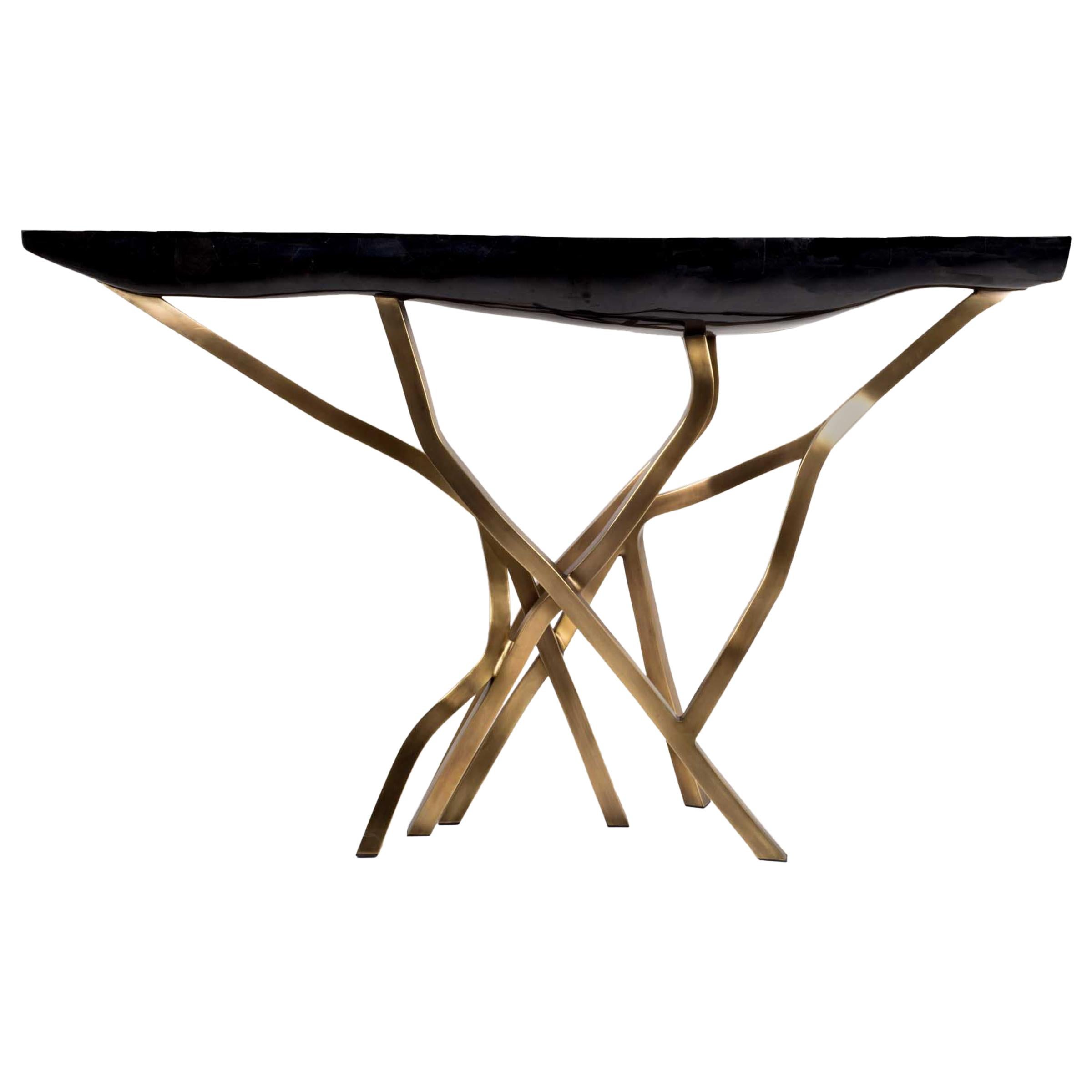 Table console Acacia en coquille de stylo noir et laiton Bronze-Patina de R&Y Augousti