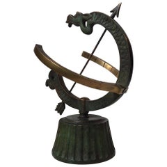 Armillaire de table en bronze Art déco:: cadran solaire avec dragon:: années 1940