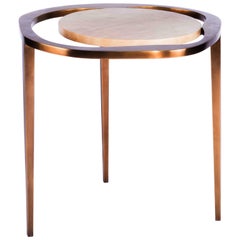 Table d'appoint gigogne Lily L en parchemin et laiton patiné bronze de R & Y Augousti