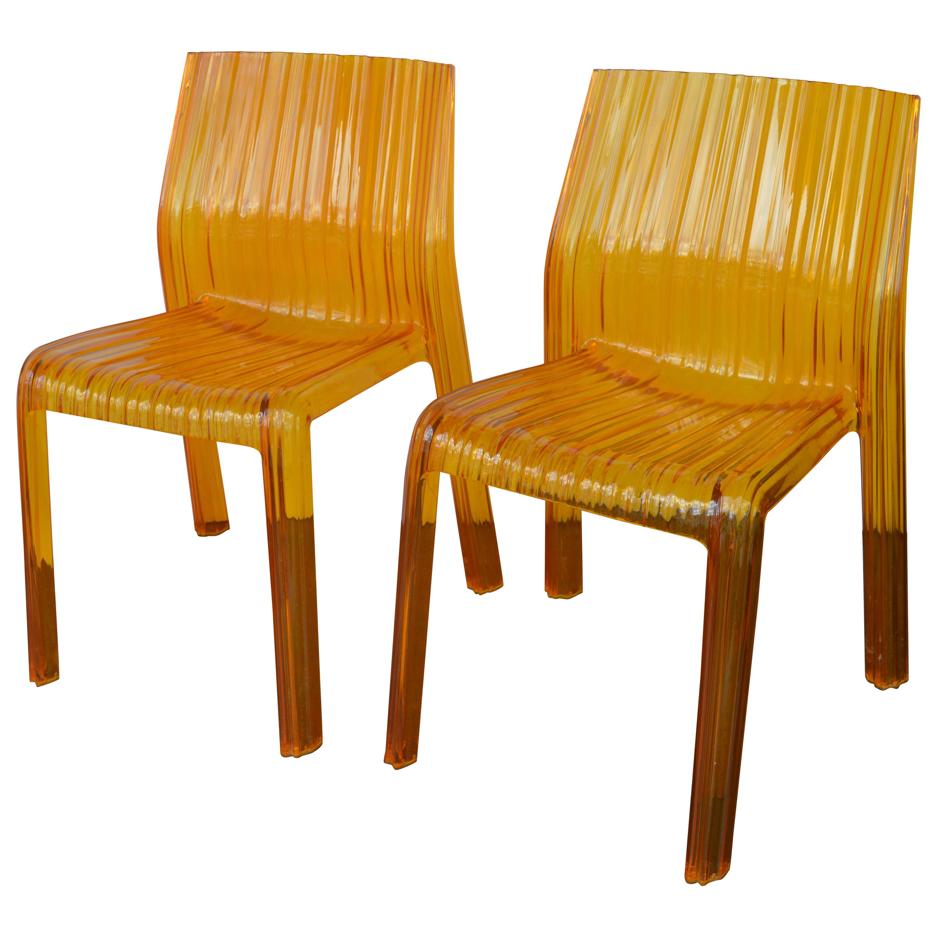 Paar italienische orangefarbene Stühle von Kartell im Angebot