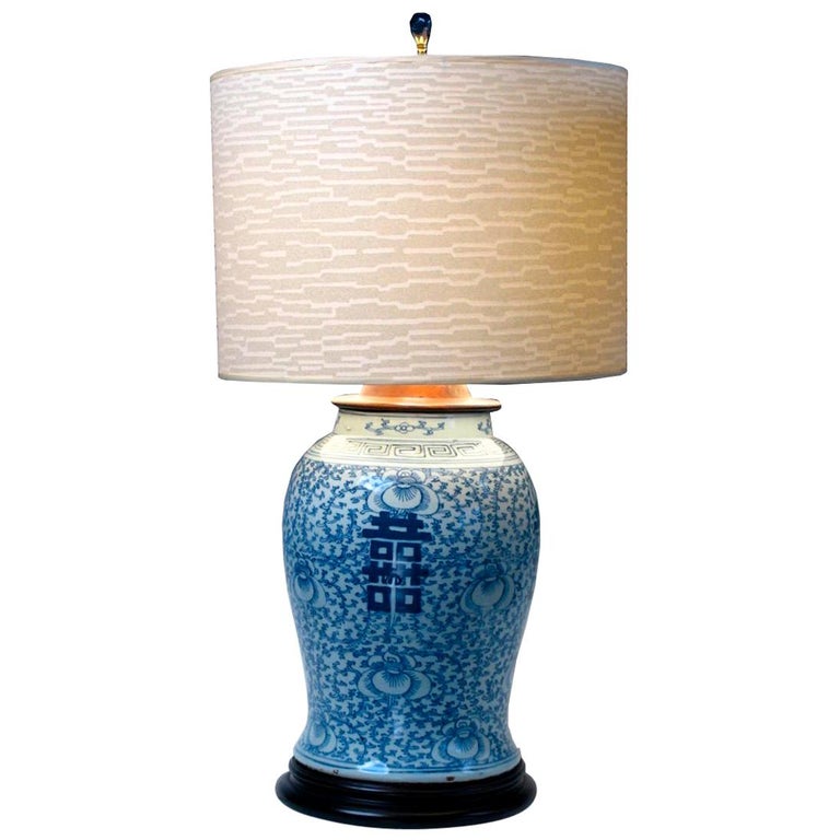 Chinese Blue and White Baluster Vase Table Lamp For Sale at 1stDibs