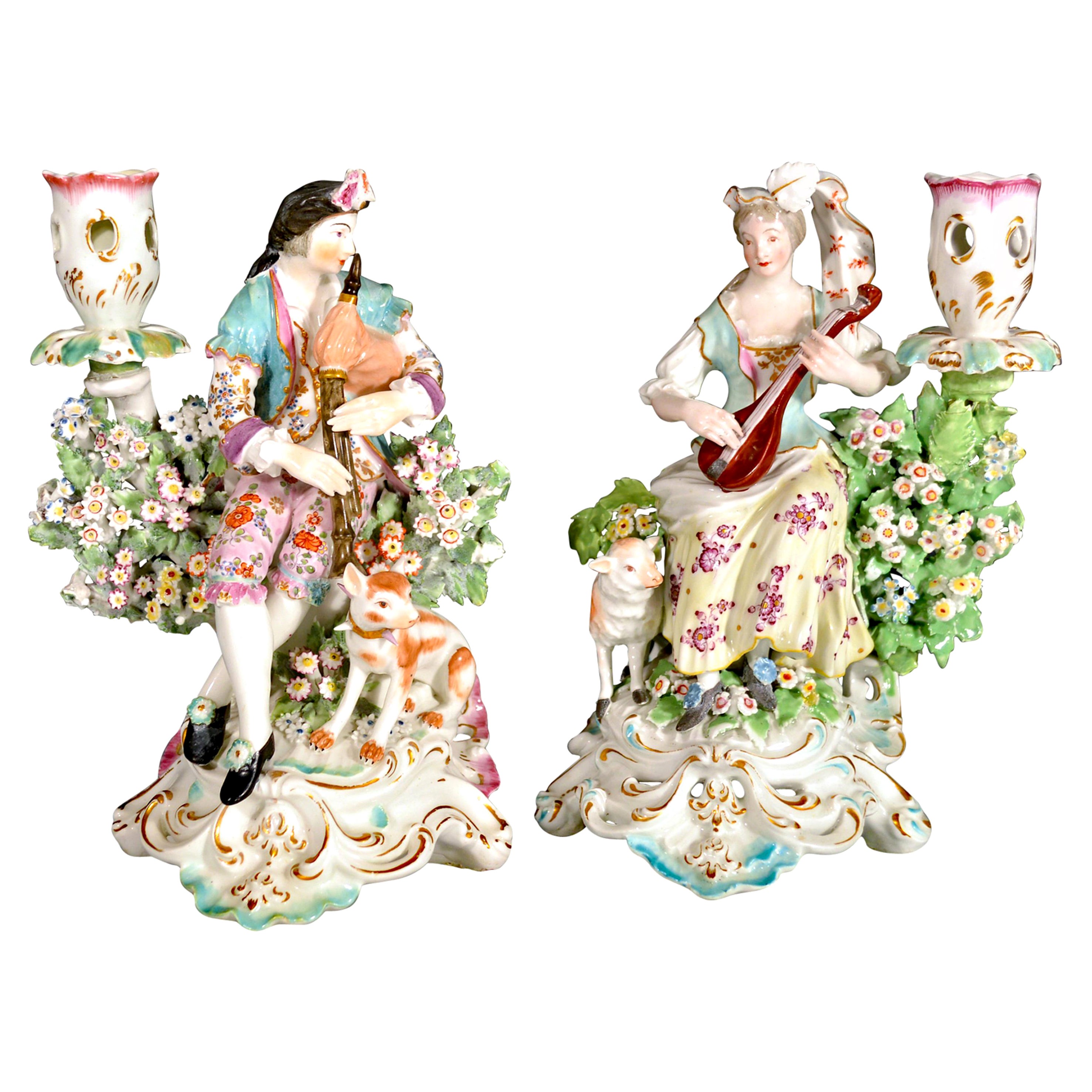 Derby Porzellanleuchter mit Musikantenfiguren, um 1760-1765 im Angebot