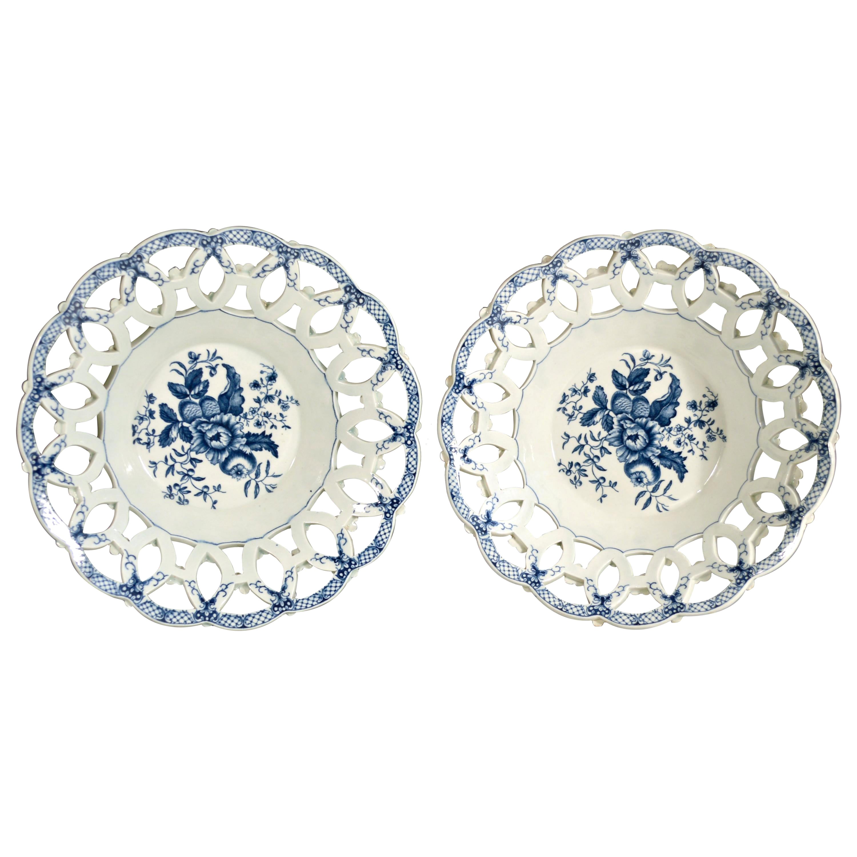 First Period Worcester Porcelain Large Pair of Openwork Fruit Baskets For Sale at 1stDibs