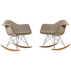 Sedie a dondolo di Charles Eames per Herman Miller con tessuto Alexander Girard