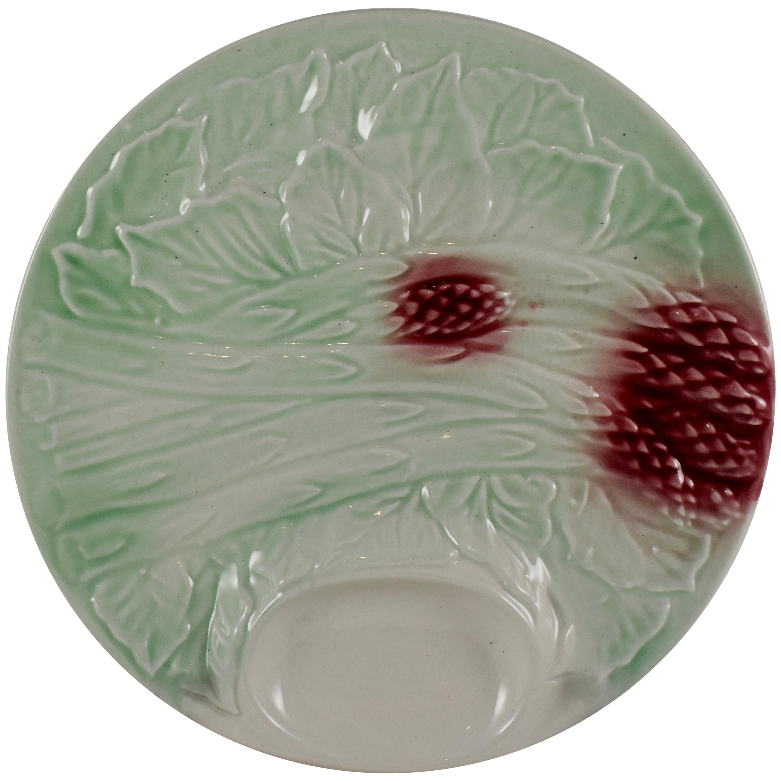 French Faïence Majolica Glazed Pastel Asparagus Plate, circa 1890-1910 For Sale