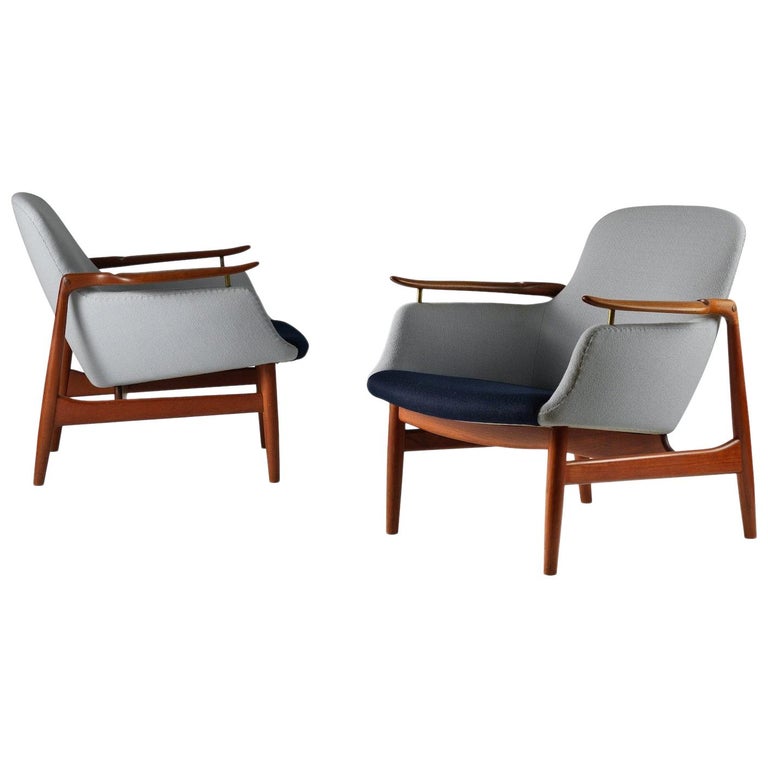 Finn Juhl, a Pair of NV 53 Armchairs from Niels Vodder with Makers Stamp For Sale