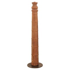 Colonne décorative en bois sculpté de style British Colonial sur Stand personnalisé