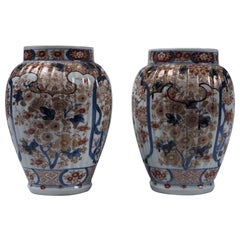 Paire de vases japonais anciens en porcelaine, fin du 19ème siècle