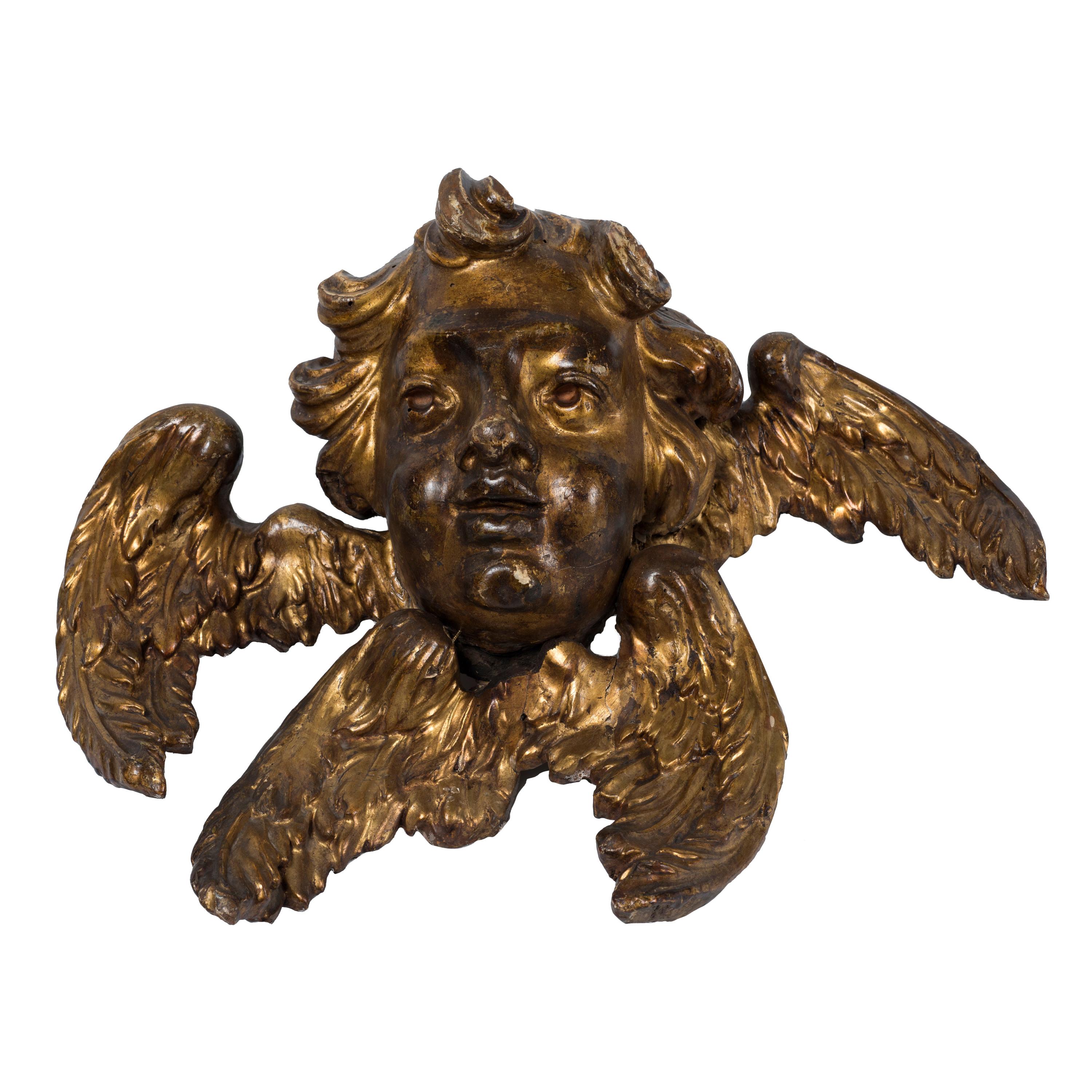 La coppia di teste d'angelo è un originale oggetto decorativo realizzato da un artista anonimo nel XVIII secolo.

Gli angioletti sono realizzati in legno intagliato e dorato. Buone condizioni, a parte la perdita della doratura e una piccola
