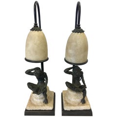 Paar zusammenpassende Affen-Tischlampen aus Stein und Bronze