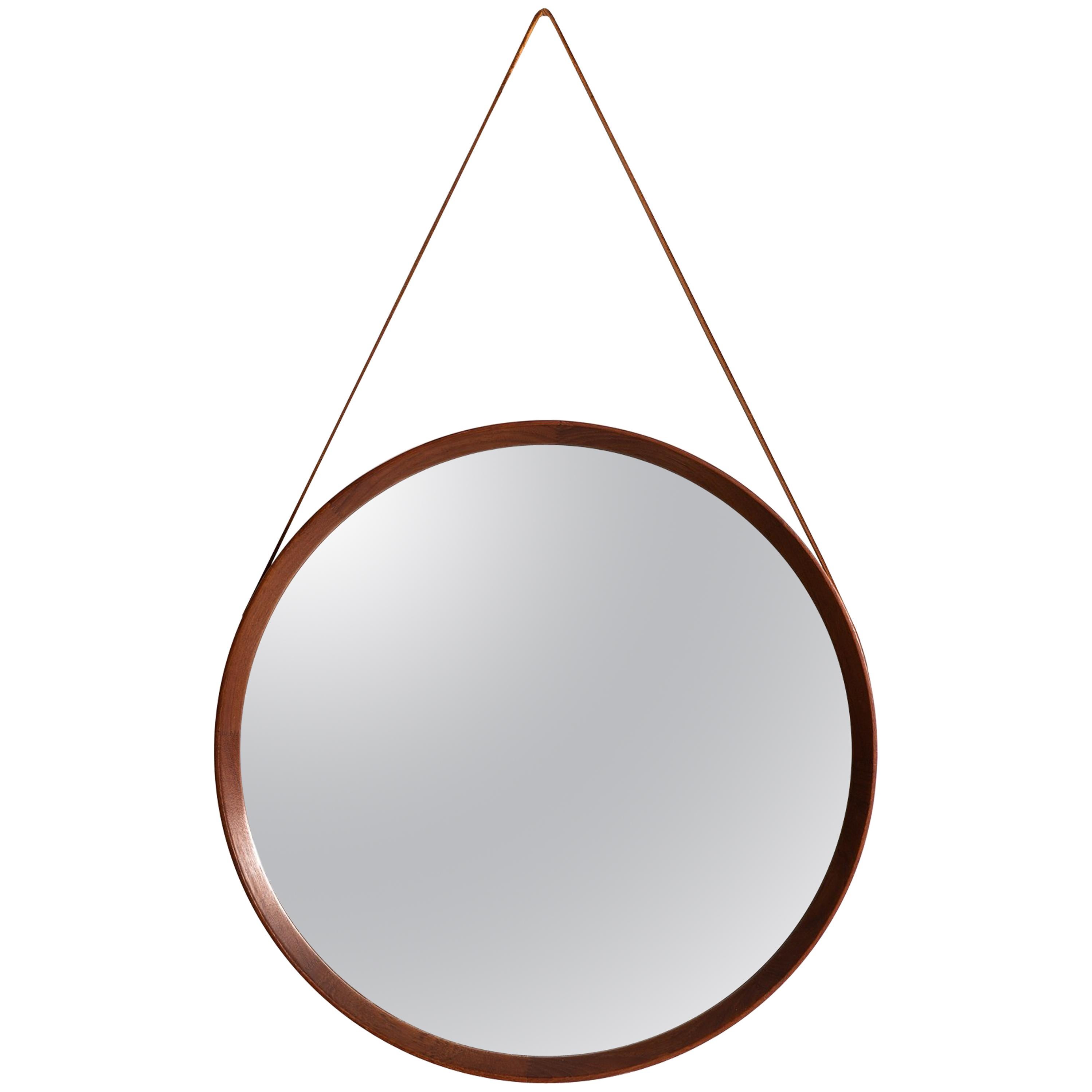 Miroir rond en cuir et teck par Glas & Trä Hovmantorp en Suède en vente