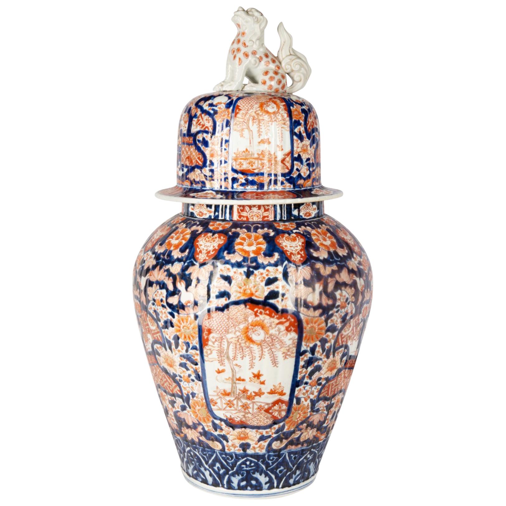 Große japanische Imari-Vase mit Deckel aus dem 19. Jahrhundert