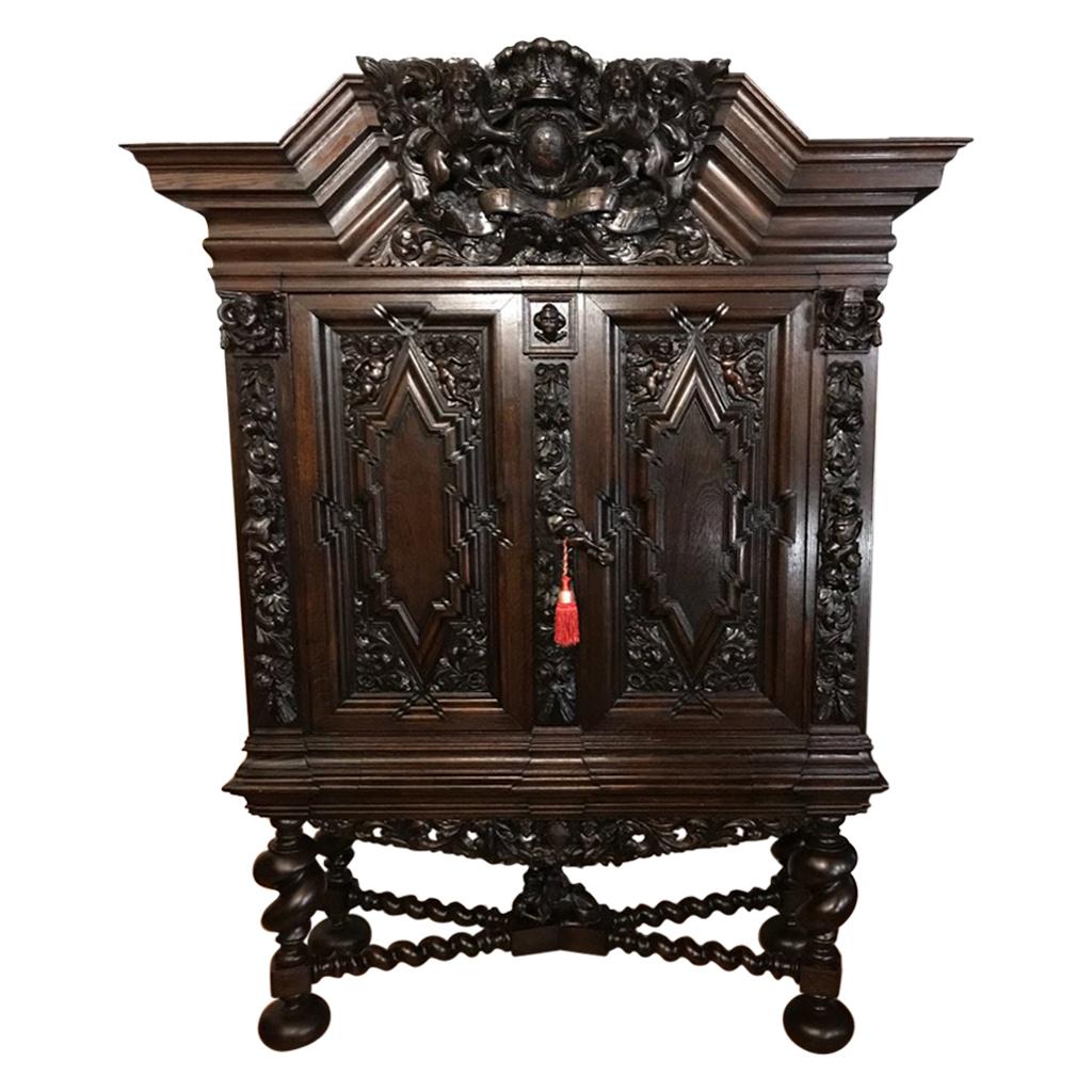 Armoire à deux portes en chêne Fourseasons de Gdansk de 1900 en vente