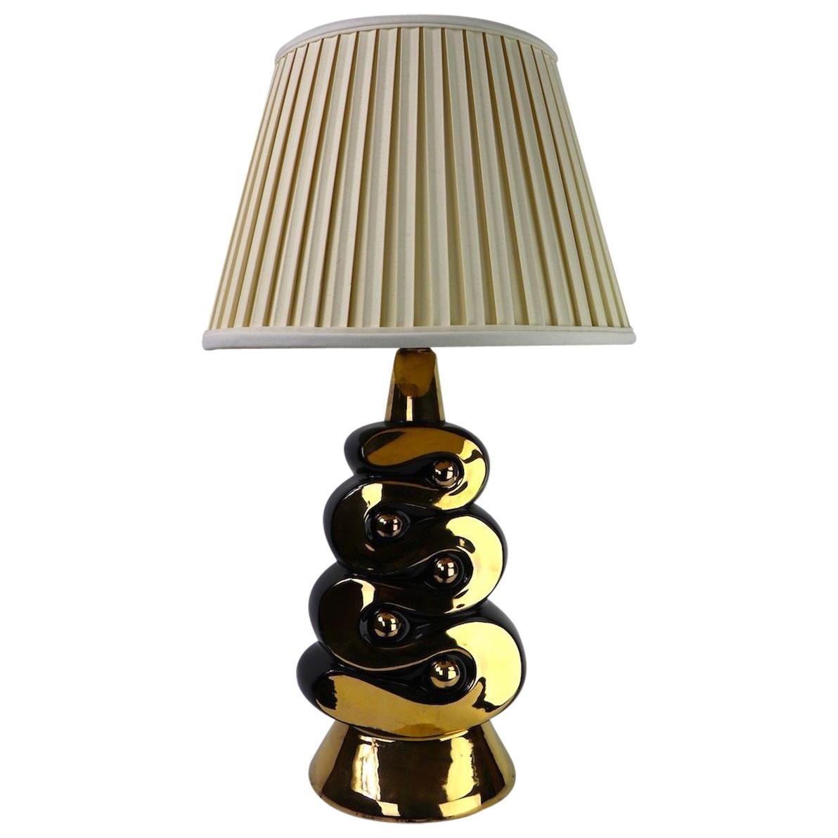 Mid-Century-Tischlampe aus schwarzer und goldener Keramik