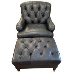 Fauteuil club Beckoning en cuir bleu souple et ottoman par Edward Farrell