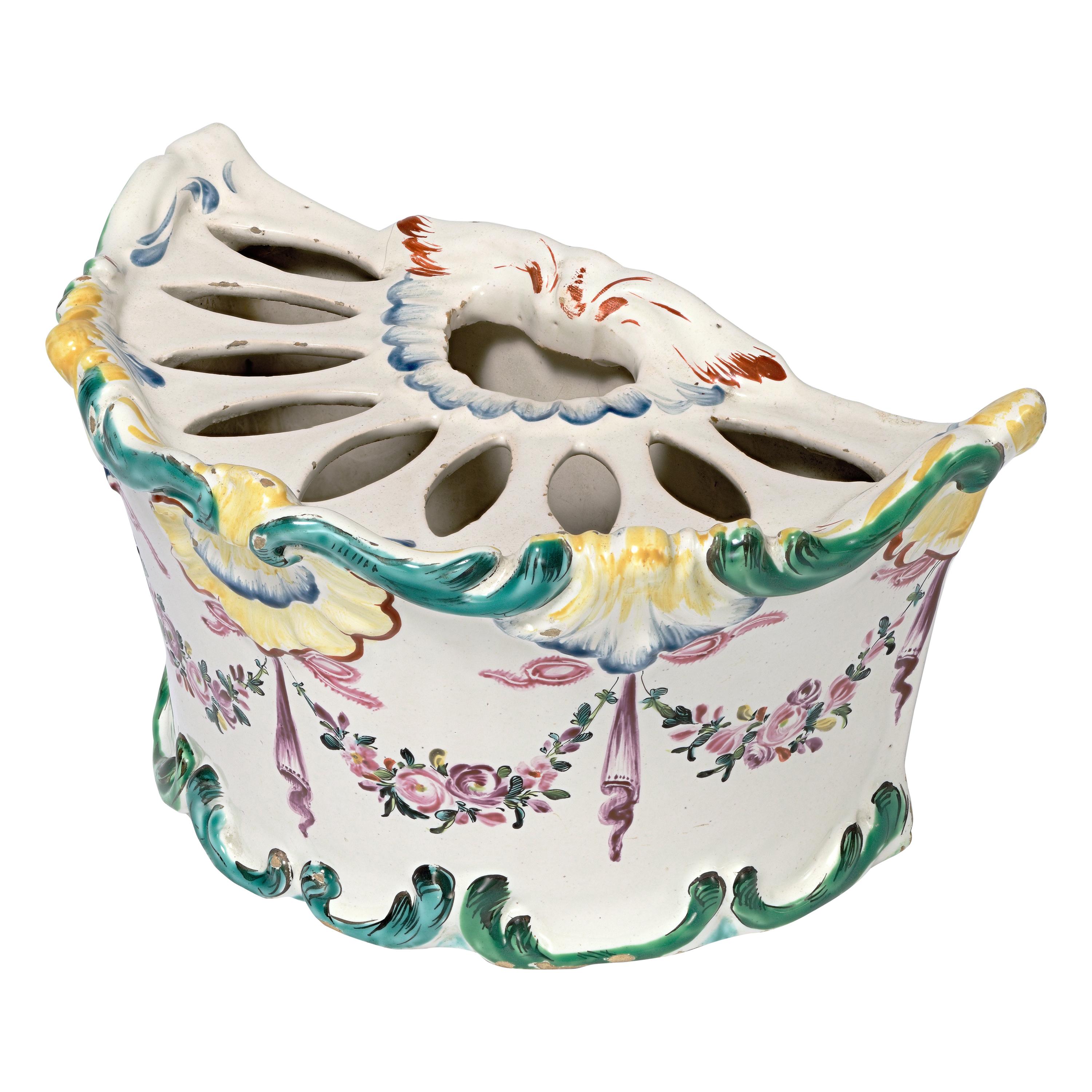Macetero italiano de maiolica Guirnaldas de flores, P. Rubati, Milán, 1770 circa