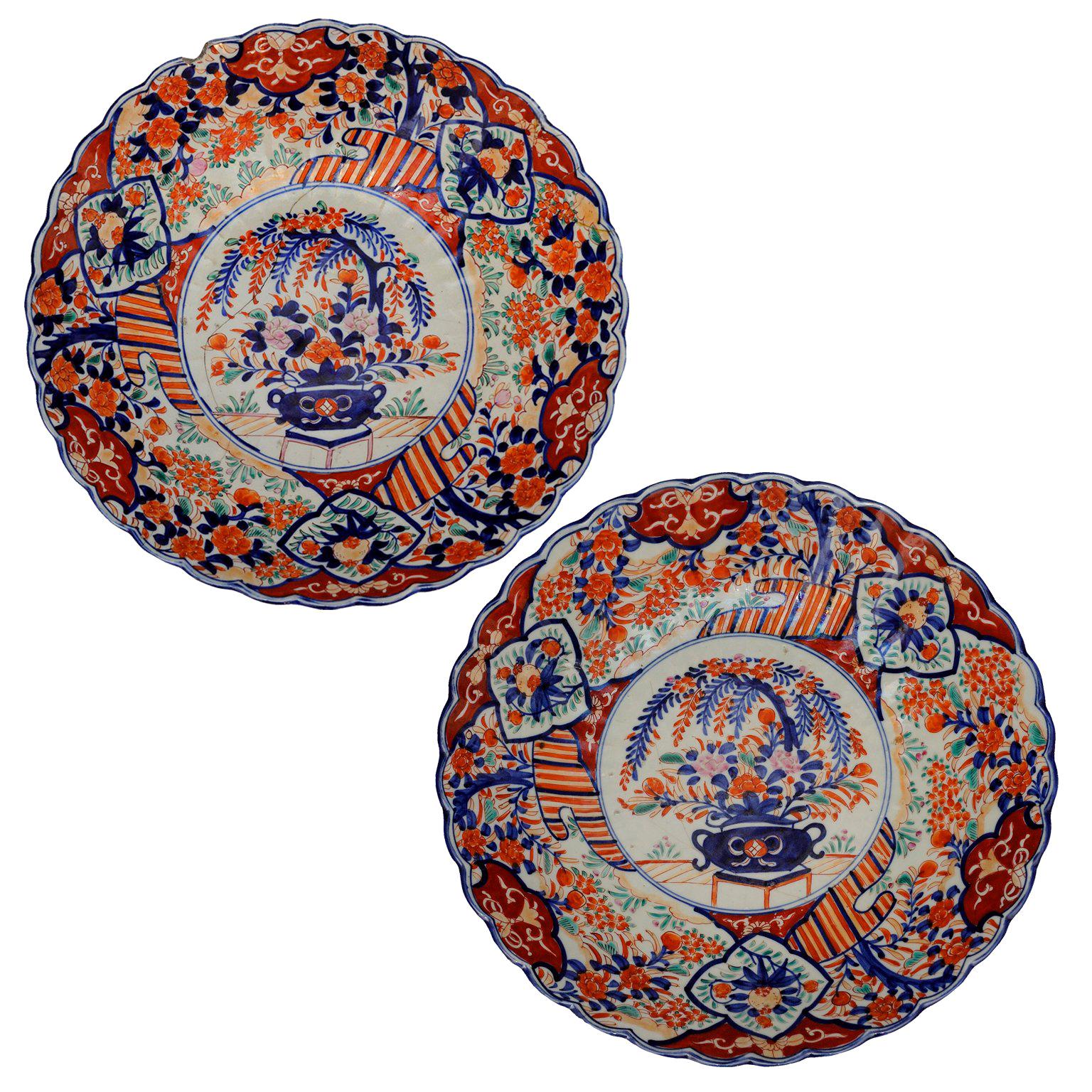 Pair of Early 19th Century Imari Arita Chargers, circa 1820 For Sale
