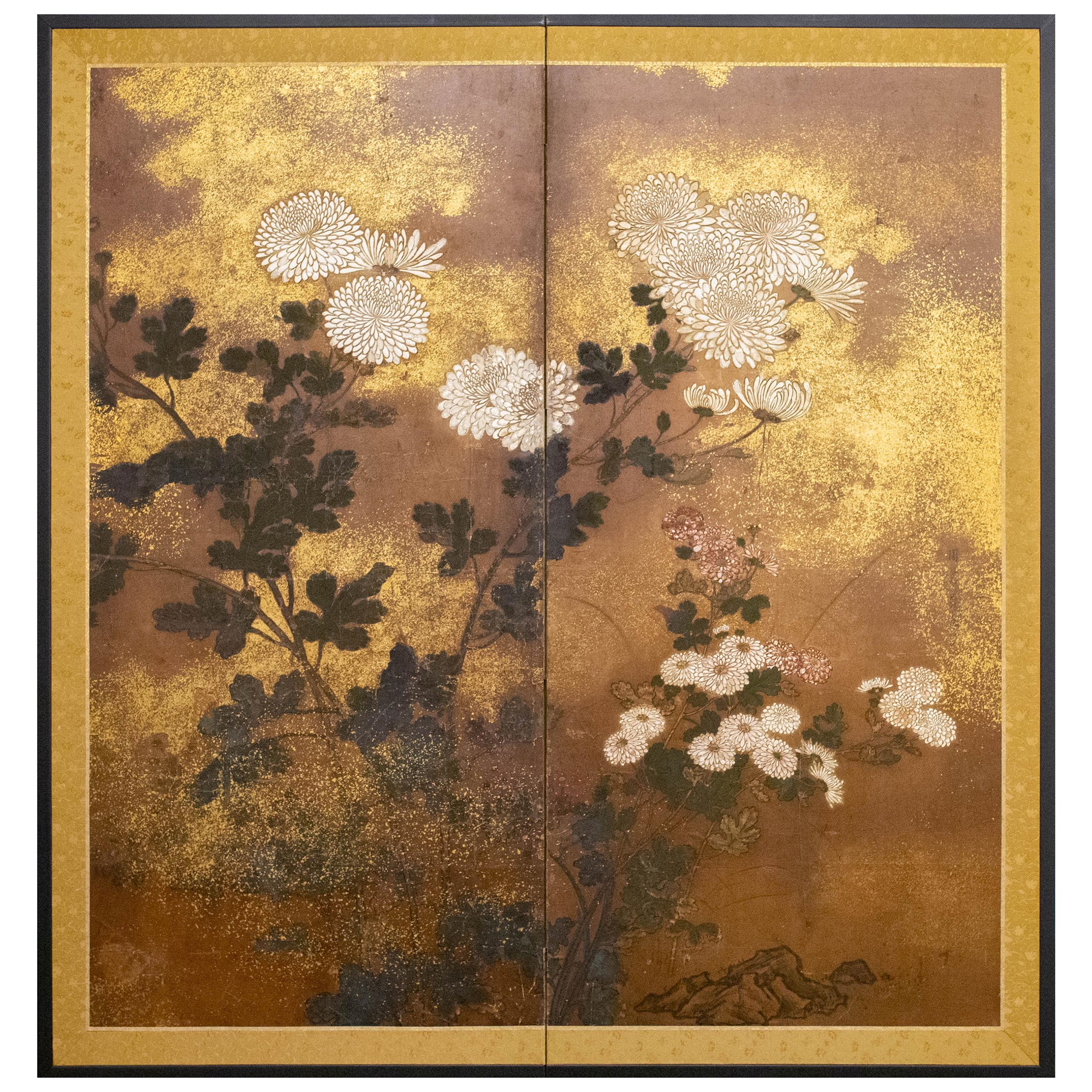 Paravent japonais à deux panneaux du 18e siècle, peinture de Rimpa représentant des chrysanthèmes en vente