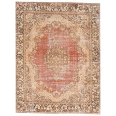 Tapis vintage en laine perse rouge vieillie et vieillie