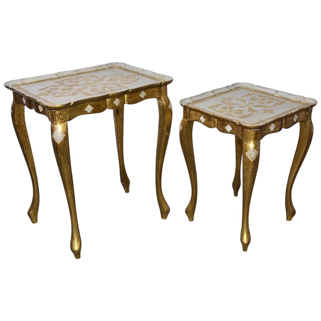 Deux tables d'appoint de style florentin